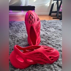 red yeezy foam runners!